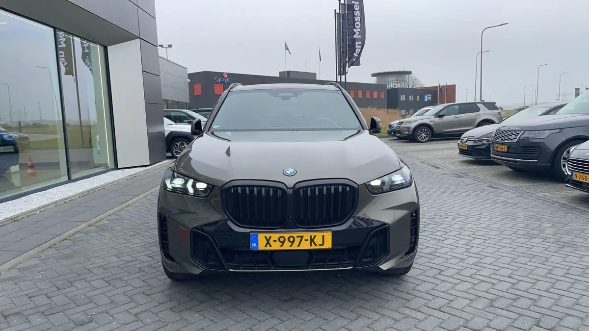 xDrive50e Launch Edition VERWACHT!!BTW AUTO | PANORAMADAK | LUCHTVERING | HARMAN KARDON | STOELKOELING & VERWARMING | CARBON PAKKET | ALCANTARA HEMEL | TREKHAAK | MEMORY | HEAD-UP | ADAPTIEV