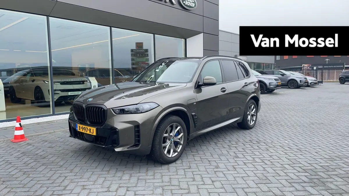 xDrive50e Launch Edition VERWACHT!!BTW AUTO | PANORAMADAK | LUCHTVERING | HARMAN KARDON | STOELKOELING & VERWARMING | CARBON PAKKET | ALCANTARA HEMEL | TREKHAAK | MEMORY | HEAD-UP | ADAPTIEV