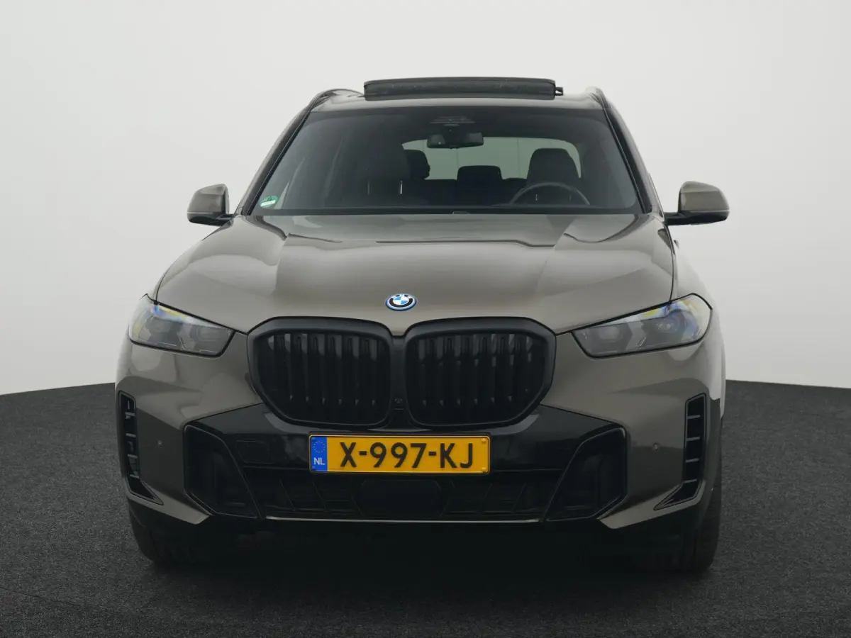 xDrive50e Launch Edition BTW AUTO | PANORAMADAK | LUCHTVERING | HARMAN KARDON | STOELKOELING & VERWARMING | MASSAGE | CARBON PAKKET | ALCANTARA HEMEL | TREKHAAK | MEMORY | HEAD-UP | ADAPTIEV