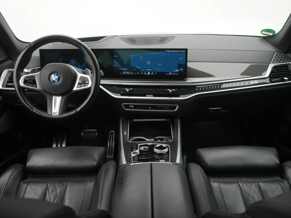 xDrive50e Launch Edition BTW AUTO | PANORAMADAK | LUCHTVERING | HARMAN KARDON | STOELKOELING & VERWARMING | MASSAGE | CARBON PAKKET | ALCANTARA HEMEL | TREKHAAK | MEMORY | HEAD-UP | ADAPTIEV