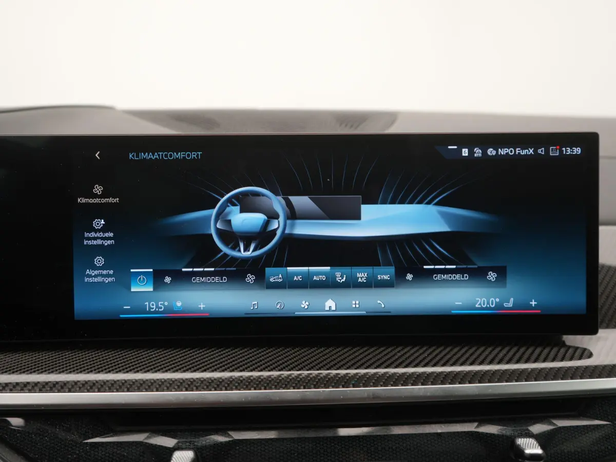 xDrive50e Launch Edition BTW AUTO | PANORAMADAK | LUCHTVERING | HARMAN KARDON | STOELKOELING & VERWARMING | MASSAGE | CARBON PAKKET | ALCANTARA HEMEL | TREKHAAK | MEMORY | HEAD-UP | ADAPTIEV