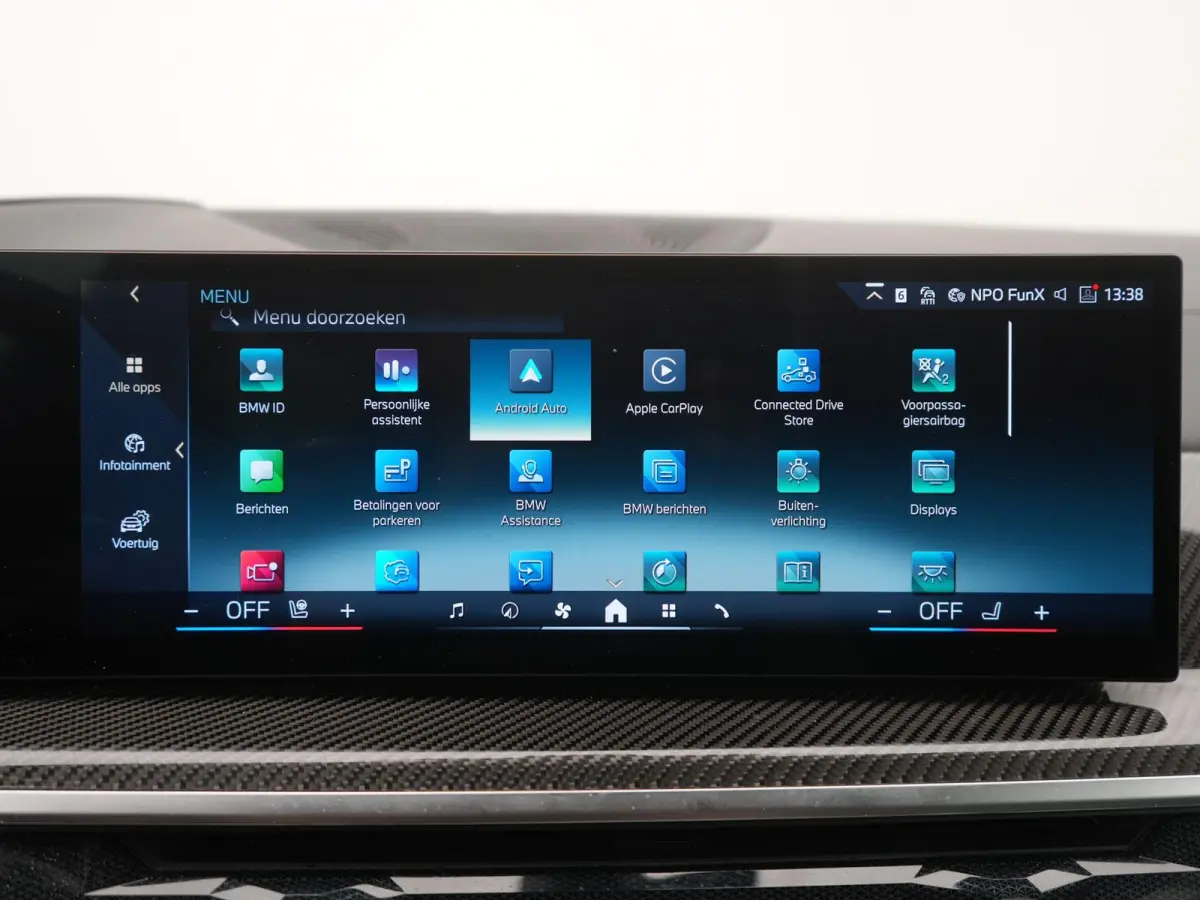 xDrive50e Launch Edition BTW AUTO | PANORAMADAK | LUCHTVERING | HARMAN KARDON | STOELKOELING & VERWARMING | MASSAGE | CARBON PAKKET | ALCANTARA HEMEL | TREKHAAK | MEMORY | HEAD-UP | ADAPTIEV