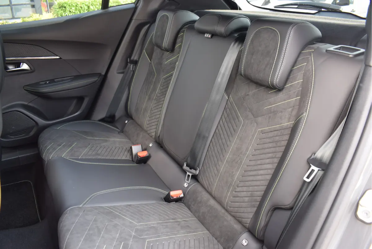 1.2 GT 130pk EAT8 Automaat | Schuif/open dak | Alcantara | 360° Camera