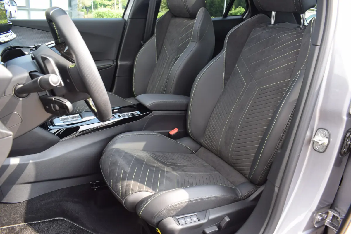 1.2 GT 130pk EAT8 Automaat | Schuif/open dak | Alcantara | 360° Camera