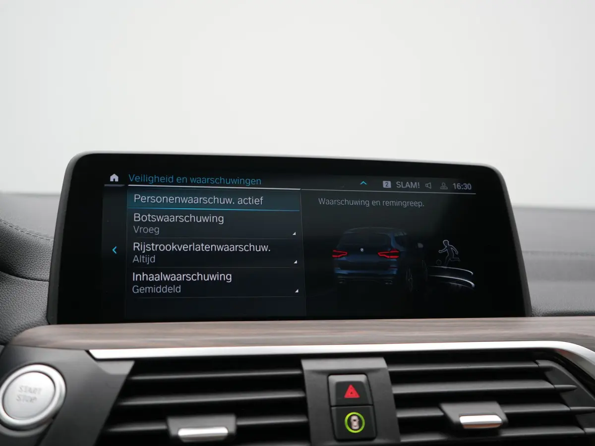 xDrive30e M Sport PHEV 293pk Dealer O.H. | Panodak | Adaptive Cruise | Head Up | 360 Camera | Harman / Kardon | Lederen Competition Stoelen Memory & Verewarmd | Stuur Verwarmd | Blis | Adapt