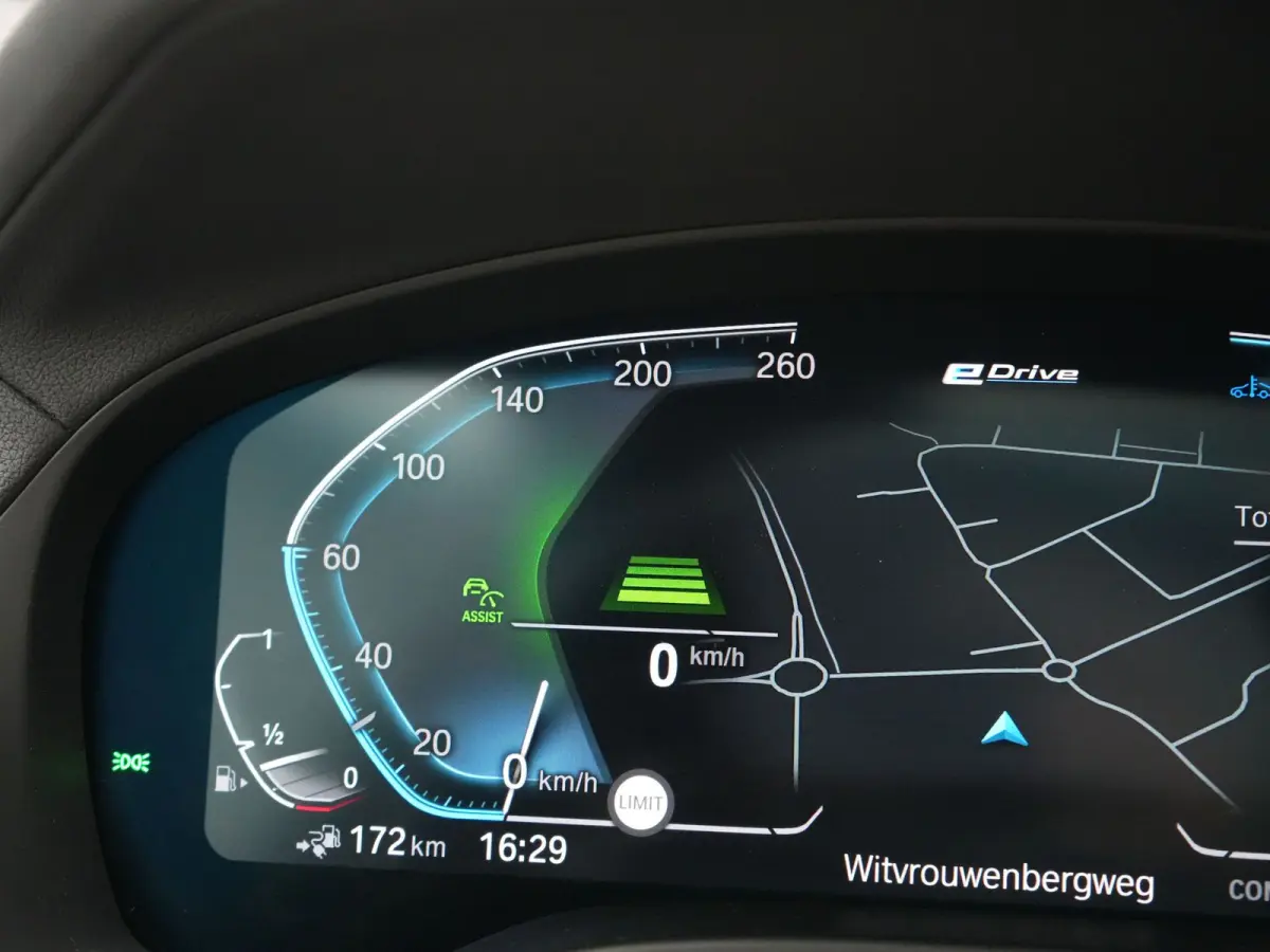 xDrive30e M Sport PHEV 293pk Dealer O.H. | Panodak | Adaptive Cruise | Head Up | 360 Camera | Harman / Kardon | Lederen Competition Stoelen Memory & Verewarmd | Stuur Verwarmd | Blis | Adapt