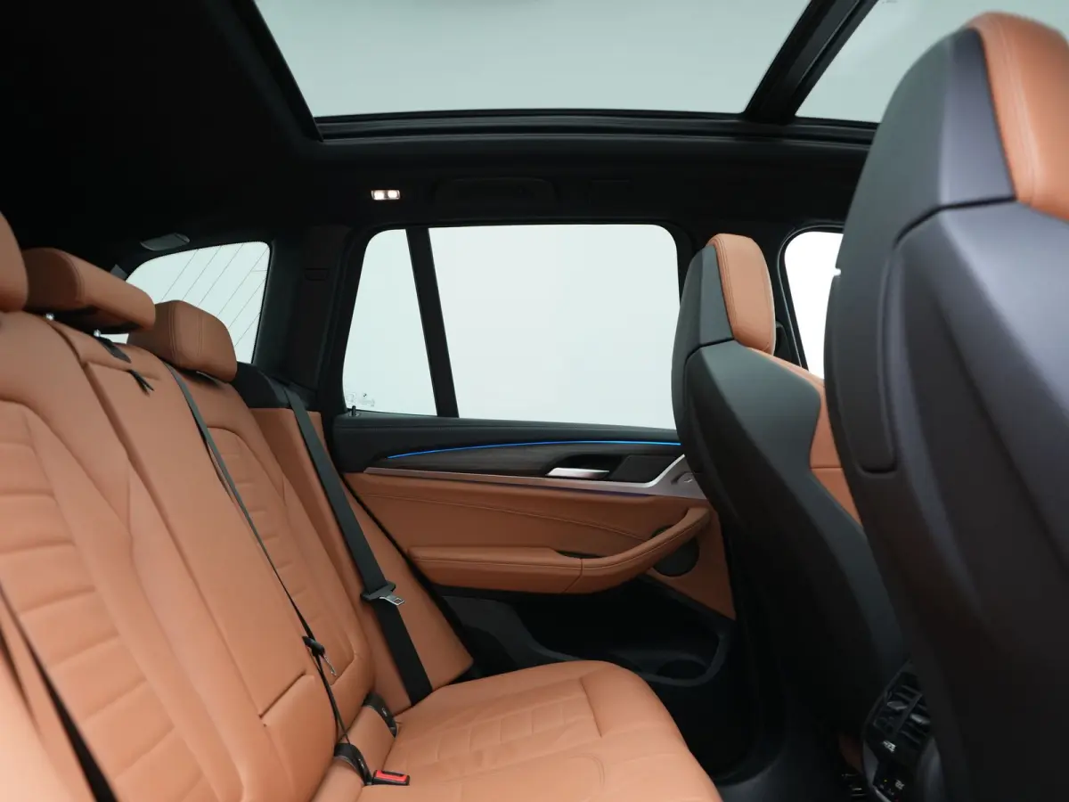 xDrive30e M Sport PHEV 293pk Dealer O.H. | Panodak | Adaptive Cruise | Head Up | 360 Camera | Harman / Kardon | Lederen Competition Stoelen Memory & Verewarmd | Stuur Verwarmd | Blis | Adapt