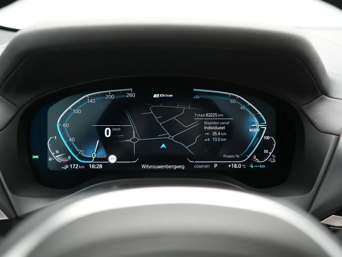 xDrive30e M Sport PHEV 293pk Dealer O.H. | Panodak | Adaptive Cruise | Head Up | 360 Camera | Harman / Kardon | Lederen Competition Stoelen Memory & Verewarmd | Stuur Verwarmd | Blis | Adapt