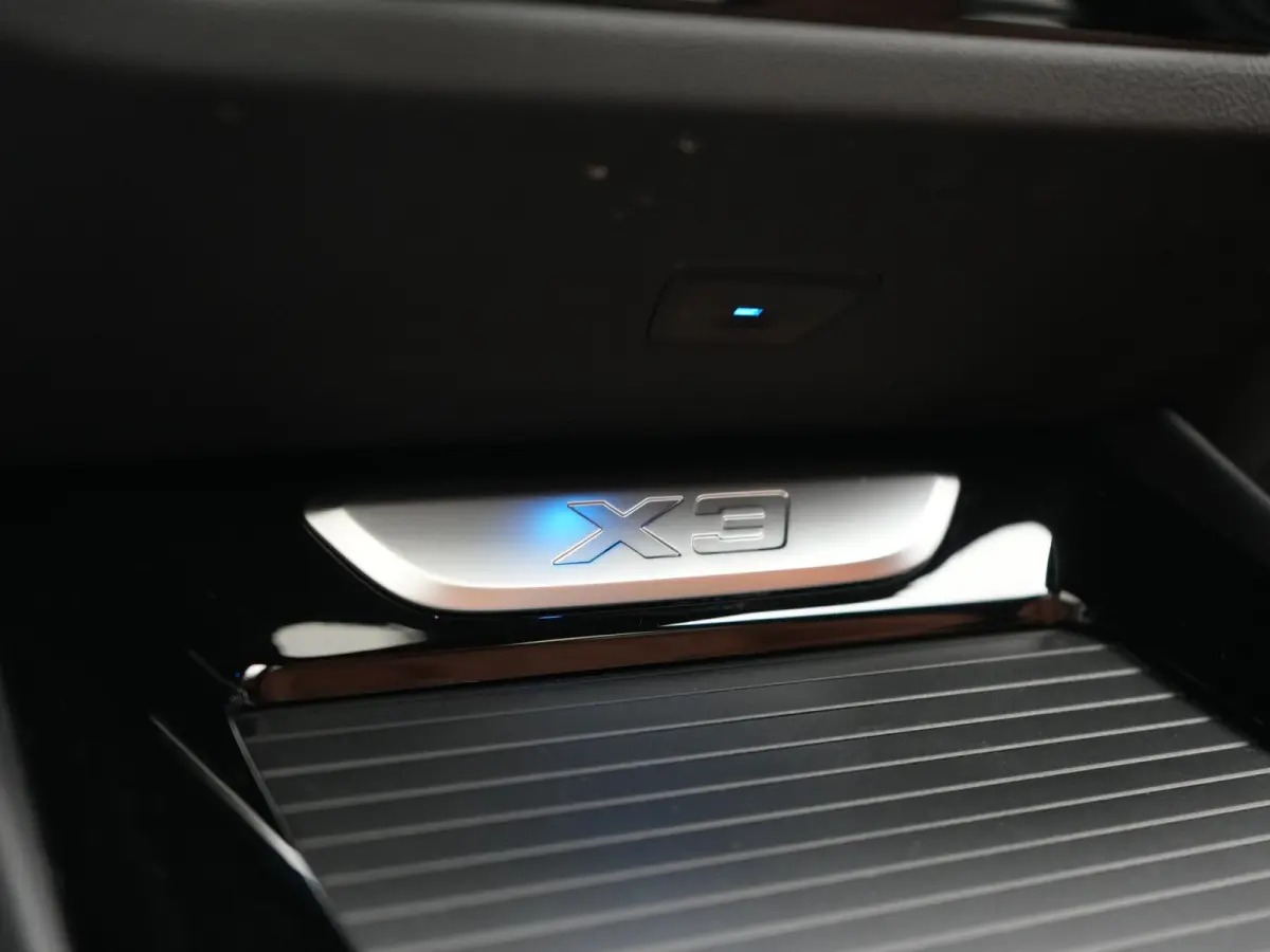 xDrive30e M Sport PHEV 293pk Dealer O.H. | Panodak | Adaptive Cruise | Head Up | 360 Camera | Harman / Kardon | Lederen Competition Stoelen Memory & Verewarmd | Stuur Verwarmd | Blis | Adapt