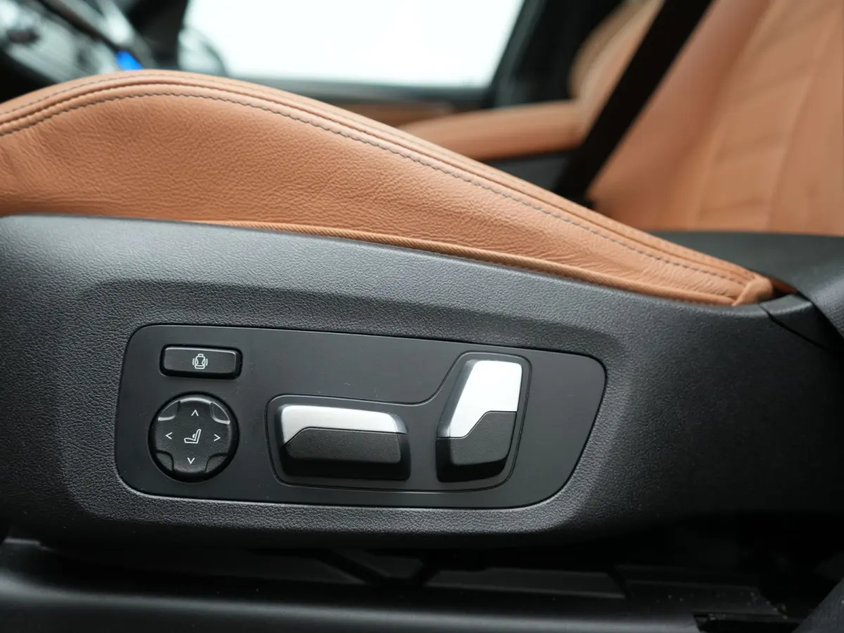 xDrive30e M Sport PHEV 293pk Dealer O.H. | Panodak | Adaptive Cruise | Head Up | 360 Camera | Harman / Kardon | Lederen Competition Stoelen Memory & Verewarmd | Stuur Verwarmd | Blis | Adapt