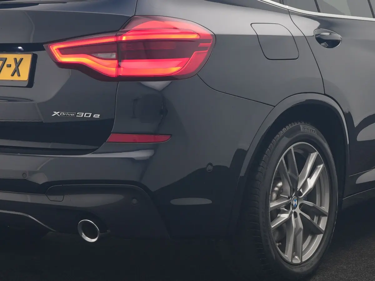 xDrive30e M Sport PHEV 293pk Dealer O.H. | Panodak | Adaptive Cruise | Head Up | 360 Camera | Harman / Kardon | Lederen Competition Stoelen Memory & Verewarmd | Stuur Verwarmd | Blis | Adapt