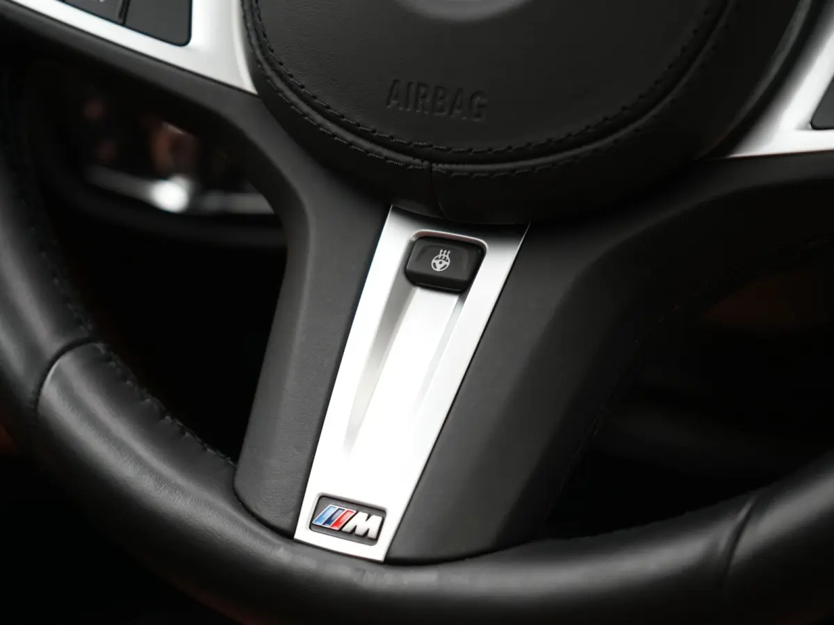 xDrive30e M Sport PHEV 293pk Dealer O.H. | Panodak | Adaptive Cruise | Head Up | 360 Camera | Harman / Kardon | Lederen Competition Stoelen Memory & Verewarmd | Stuur Verwarmd | Blis | Adapt