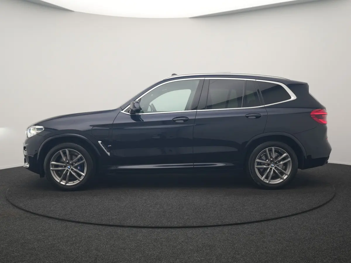 xDrive30e M Sport PHEV 293pk Dealer O.H. | Panodak | Adaptive Cruise | Head Up | 360 Camera | Harman / Kardon | Lederen Competition Stoelen Memory & Verewarmd | Stuur Verwarmd | Blis | Adapt