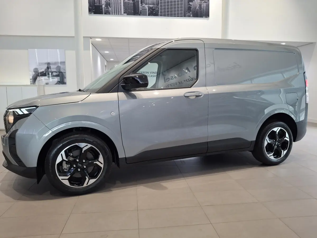 Limited 46 kWh | TREKHAAK | STOEL, STUUR EN VOORRUIT VERWARMING | 17 INCH LICHTMETALEN VELGEN | NAVIGATIE |