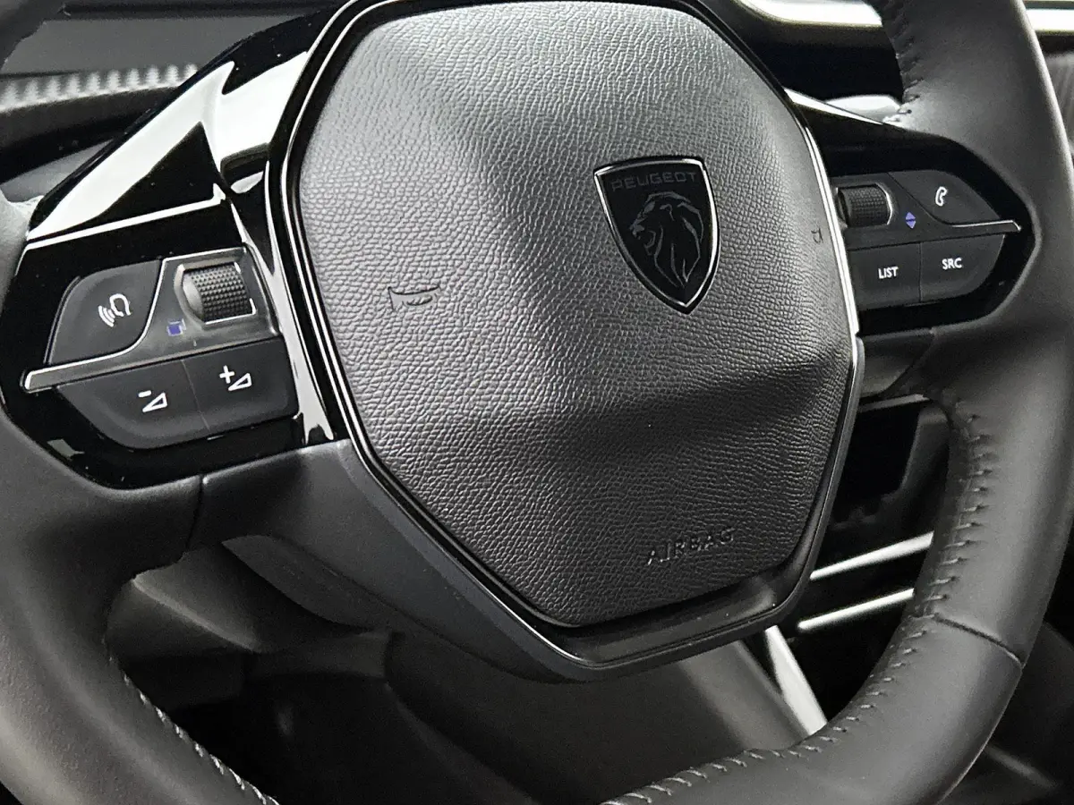 SUV EV Allure Avantage 54 kWh 156pk | Accu 98% | Lage kilometerstand! | 406km WLTP Actieradius | Navigatie | 360° Camera | Climate Control | Adaptieve Cruise Control | Parkeersensoren v+a |