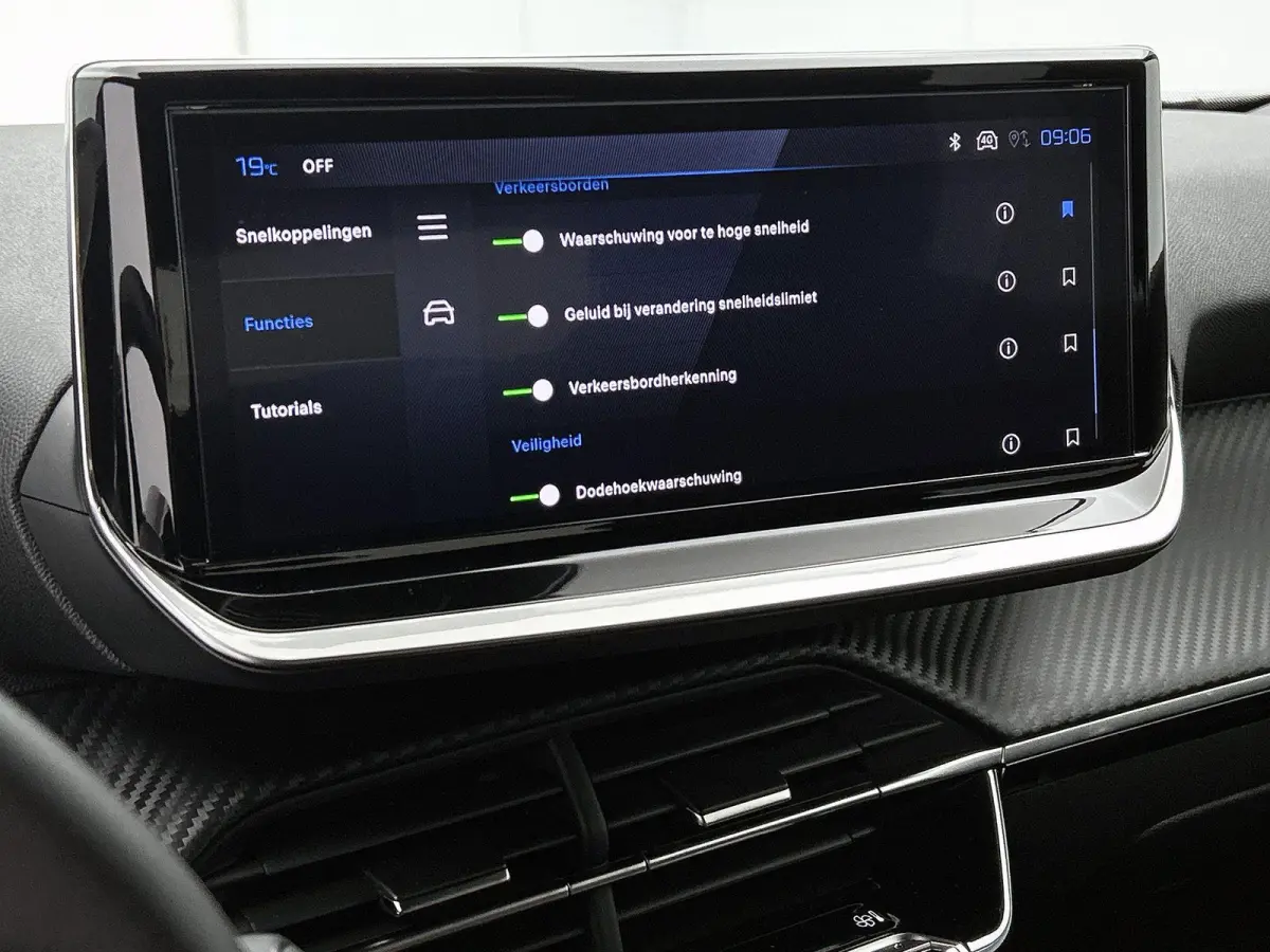 SUV EV Allure Avantage 54 kWh 156pk | Accu 98% | Lage kilometerstand! | 406km WLTP Actieradius | Navigatie | 360° Camera | Climate Control | Adaptieve Cruise Control | Parkeersensoren v+a |