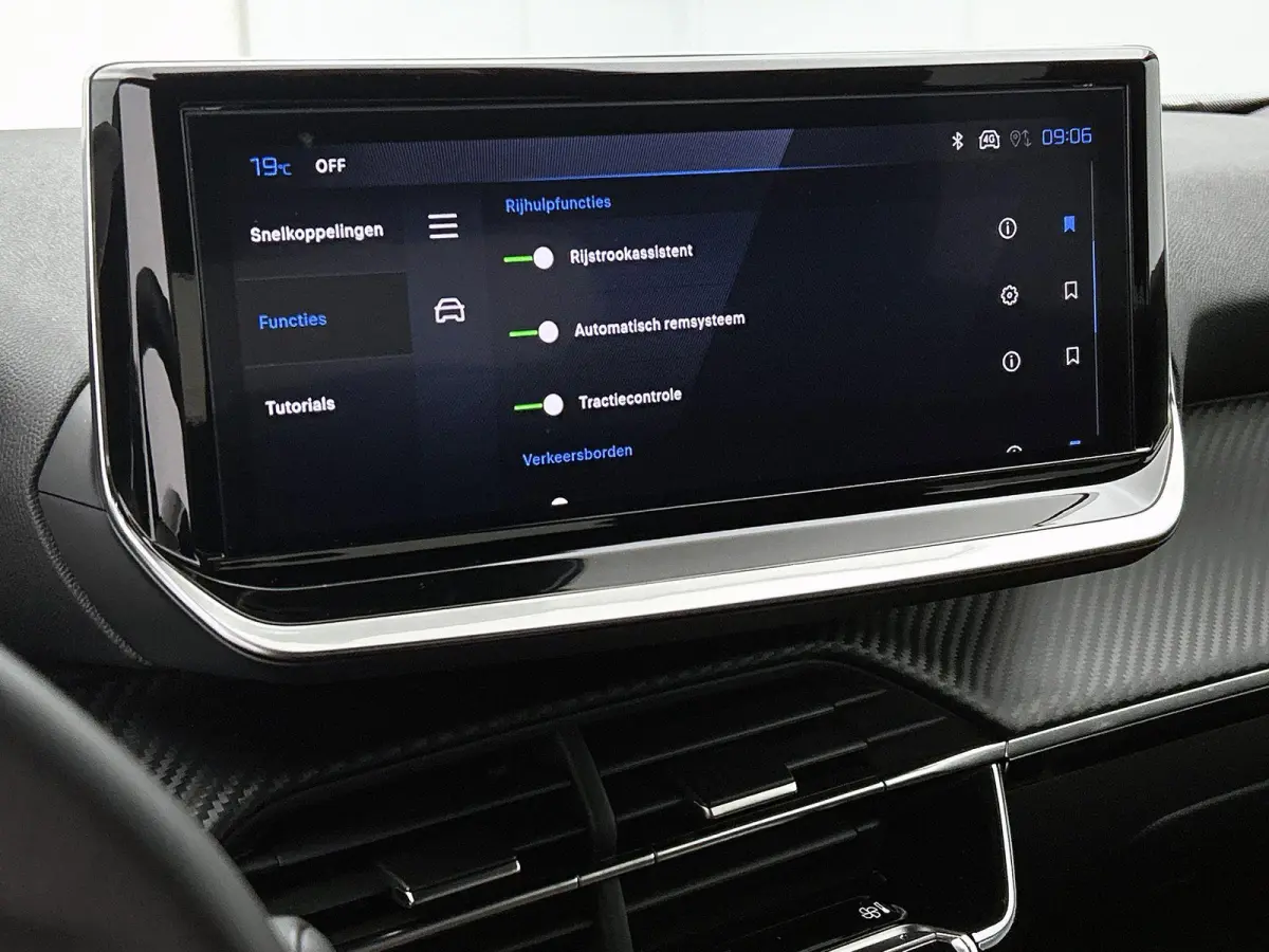 SUV EV Allure Avantage 54 kWh 156pk | Accu 98% | Lage kilometerstand! | 406km WLTP Actieradius | Navigatie | 360° Camera | Climate Control | Adaptieve Cruise Control | Parkeersensoren v+a |