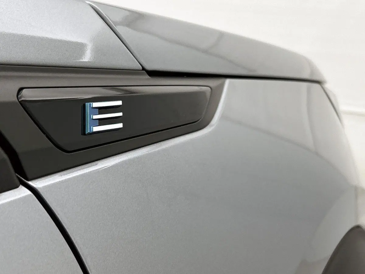 SUV EV Allure Avantage 54 kWh 156pk | Accu 98% | Lage kilometerstand! | 406km WLTP Actieradius | Navigatie | 360° Camera | Climate Control | Adaptieve Cruise Control | Parkeersensoren v+a |