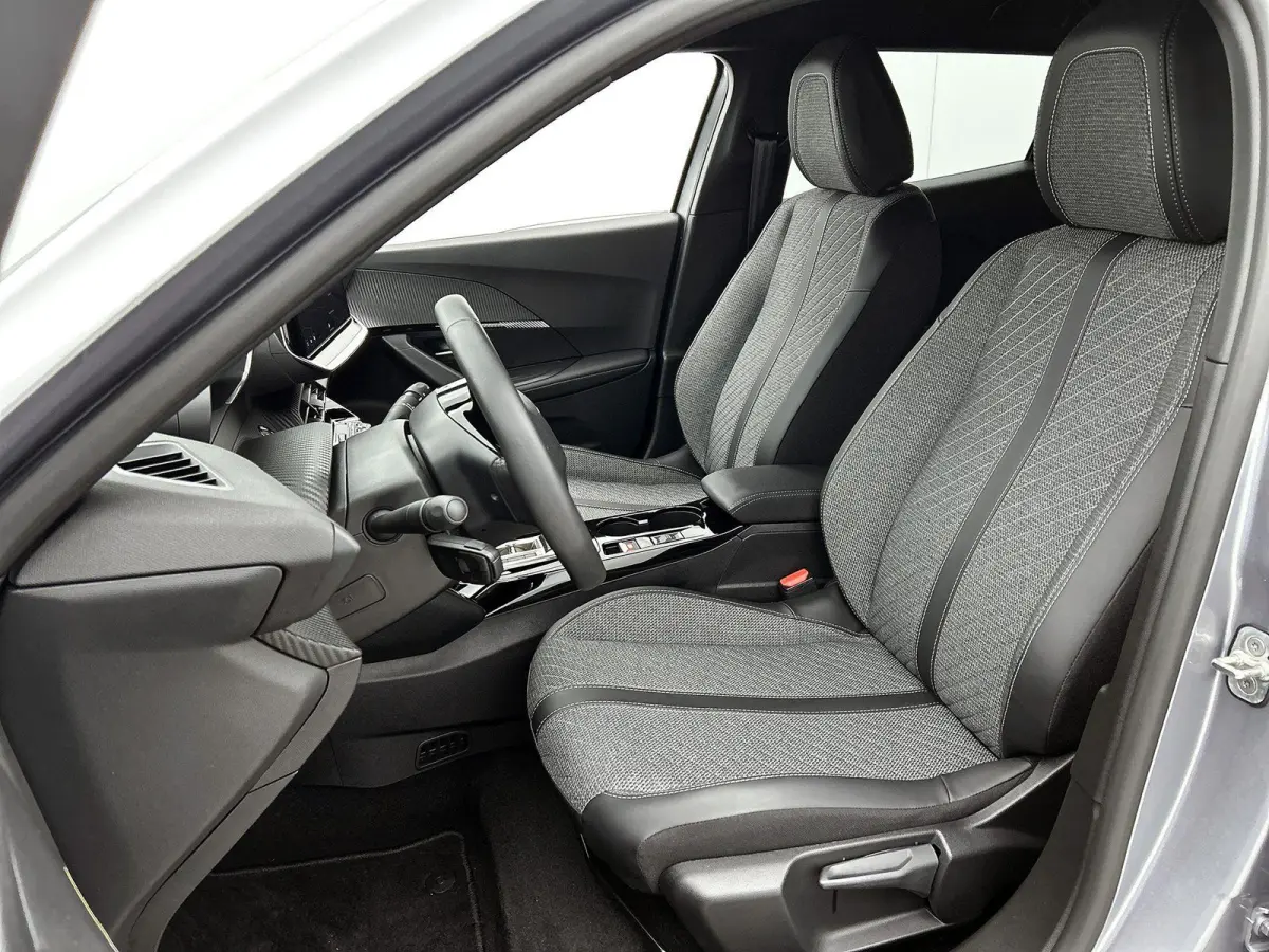 SUV EV Allure Avantage 54 kWh 156pk | Accu 98% | Lage kilometerstand! | 406km WLTP Actieradius | Navigatie | 360° Camera | Climate Control | Adaptieve Cruise Control | Parkeersensoren v+a |