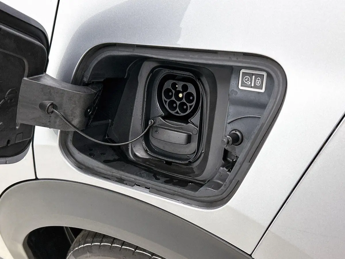 SUV EV Allure Avantage 54 kWh 156pk | Accu 98% | Lage kilometerstand! | 406km WLTP Actieradius | Navigatie | 360° Camera | Climate Control | Adaptieve Cruise Control | Parkeersensoren v+a |