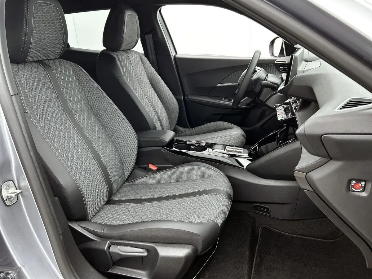 SUV EV Allure Avantage 54 kWh 156pk | Accu 98% | Lage kilometerstand! | 406km WLTP Actieradius | Navigatie | 360° Camera | Climate Control | Adaptieve Cruise Control | Parkeersensoren v+a |