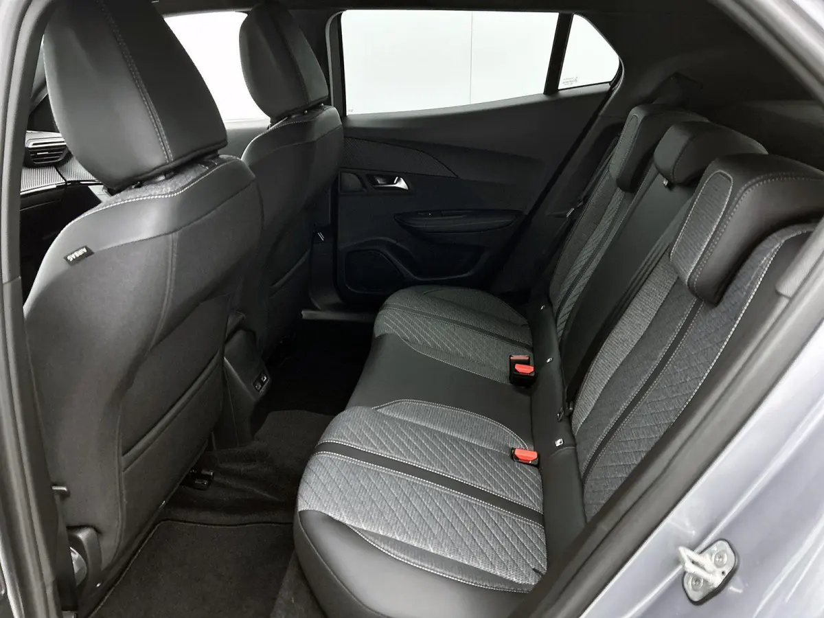 SUV EV Allure Avantage 54 kWh 156pk | Accu 98% | Lage kilometerstand! | 406km WLTP Actieradius | Navigatie | 360° Camera | Climate Control | Adaptieve Cruise Control | Parkeersensoren v+a |