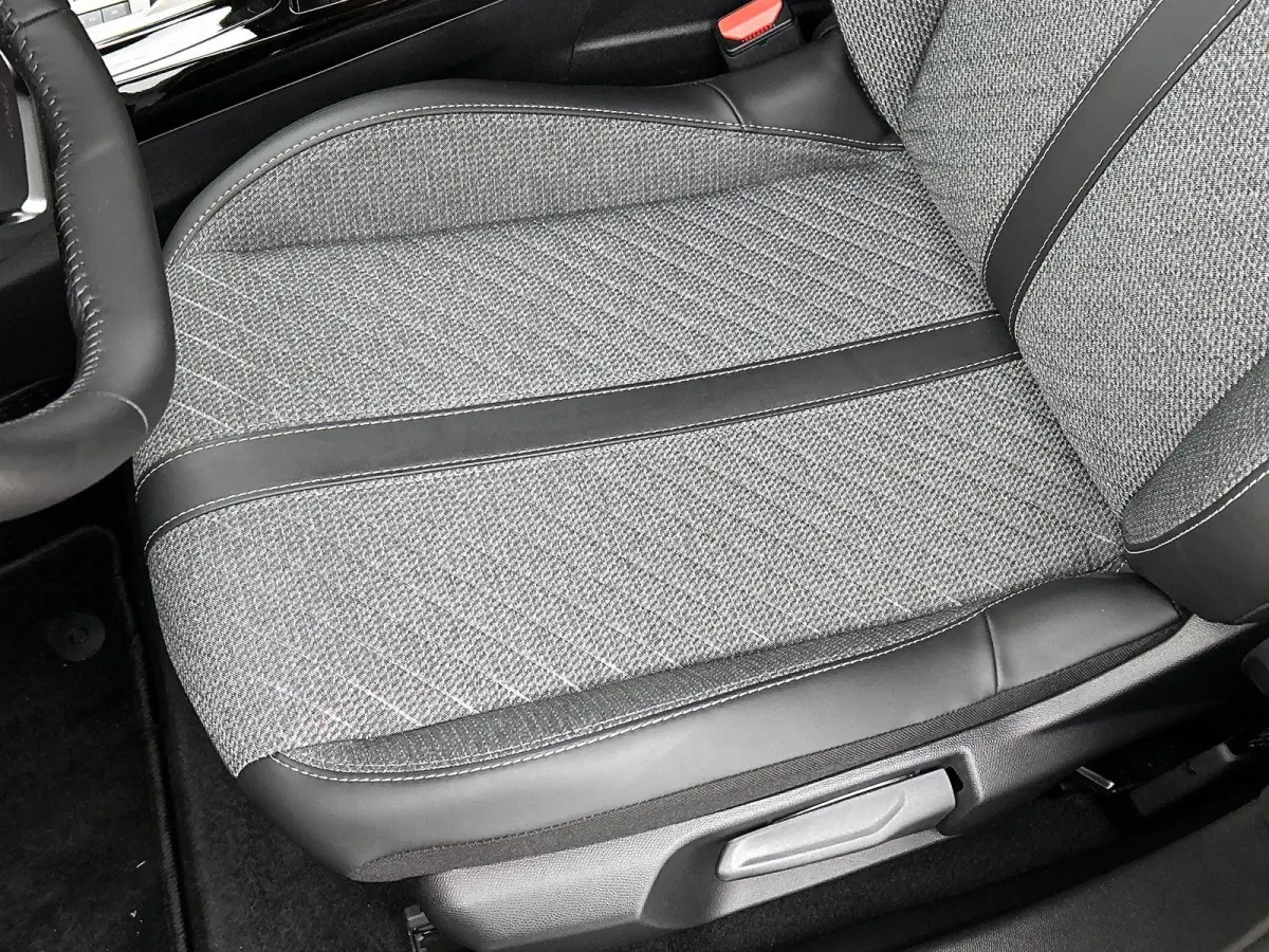 SUV EV Allure Avantage 54 kWh 156pk | Accu 98% | Lage kilometerstand! | 406km WLTP Actieradius | Navigatie | 360° Camera | Climate Control | Adaptieve Cruise Control | Parkeersensoren v+a |