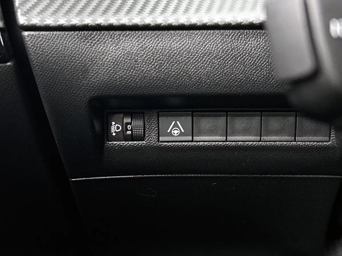 SUV EV Allure Avantage 54 kWh 156pk | Accu 98% | Lage kilometerstand! | 406km WLTP Actieradius | Navigatie | 360° Camera | Climate Control | Adaptieve Cruise Control | Parkeersensoren v+a |