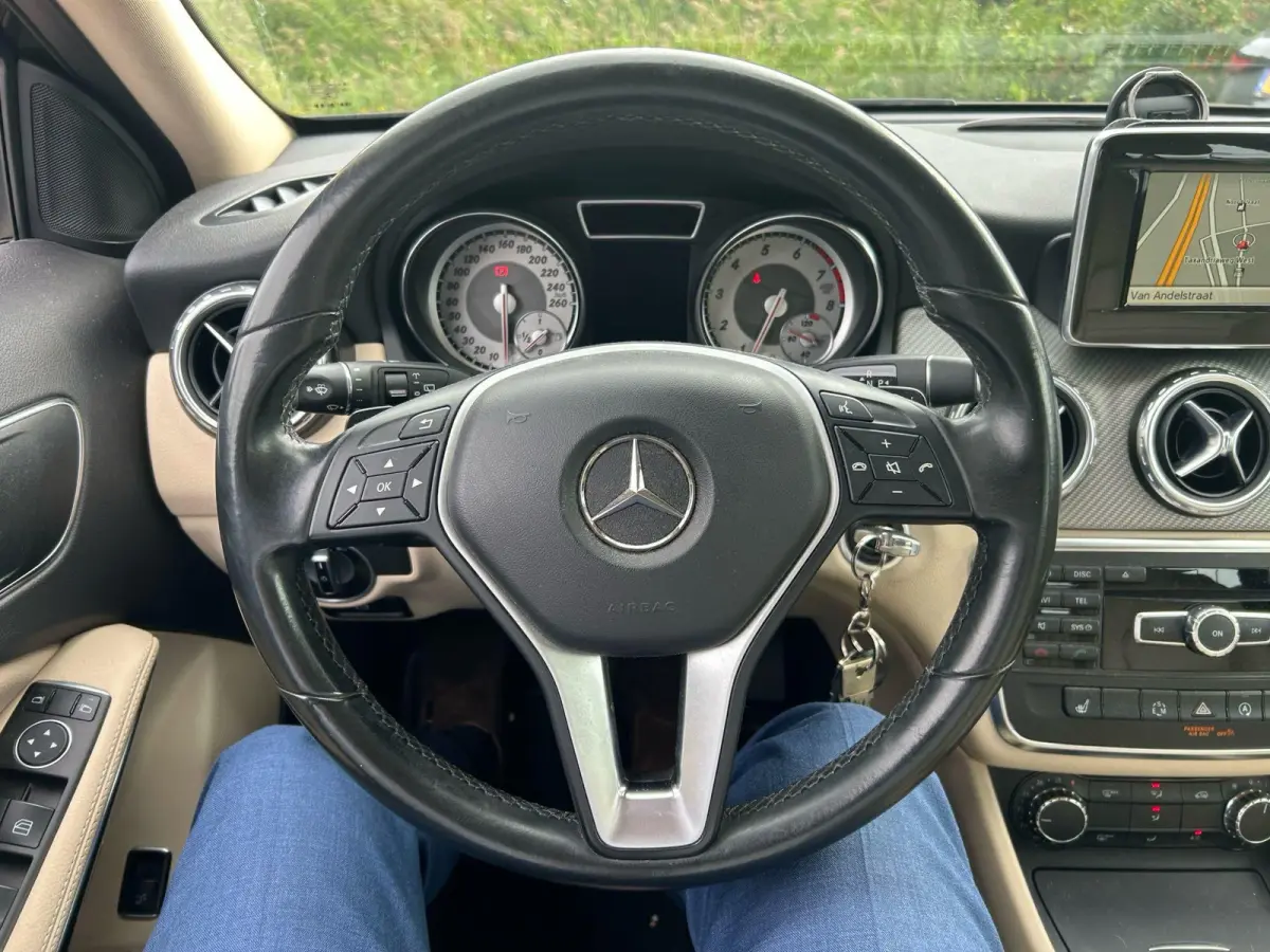 200 Ambition VERWACHT !! | AUTOMAAT | TREKHAAK | LEDER | NAVIGATIE | STOELVERWARMING | AIRCO | RADIO | PDC | CAMERA | 12 MAANDEN BOVAG GARANTIE |