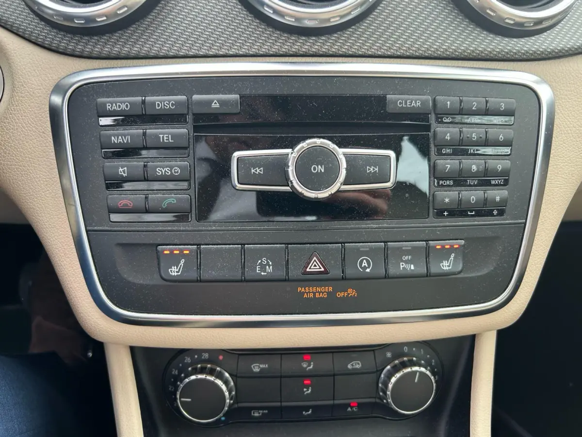 200 Ambition VERWACHT !! | AUTOMAAT | TREKHAAK | LEDER | NAVIGATIE | STOELVERWARMING | AIRCO | RADIO | PDC | CAMERA | 12 MAANDEN BOVAG GARANTIE |