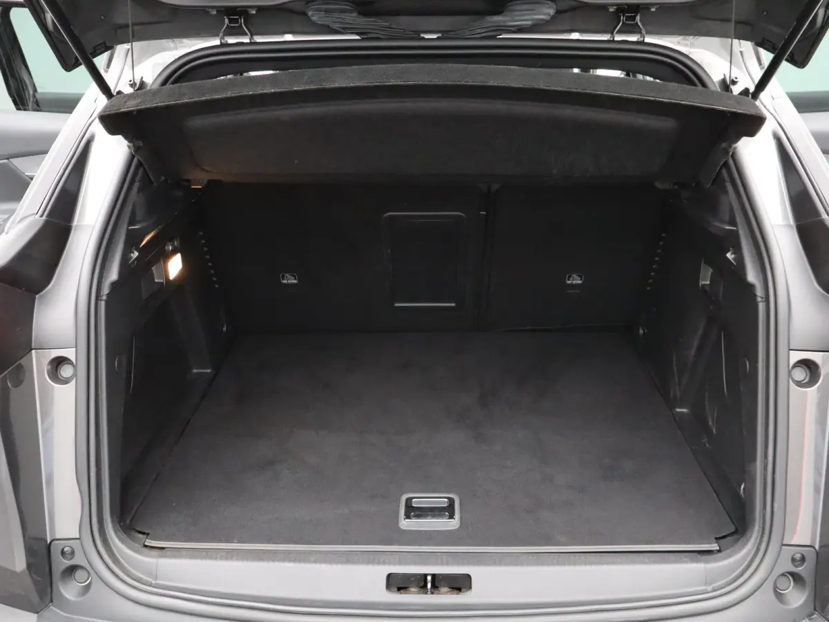 1.6 HYbrid 225 Allure Pack Business Camera | Climate Control | Cruise Control | Navigatie | Parkeersensoren Voor en Achter | Dodehoekbewaking | Half Leder | 18" Lichtmetalen Velgen