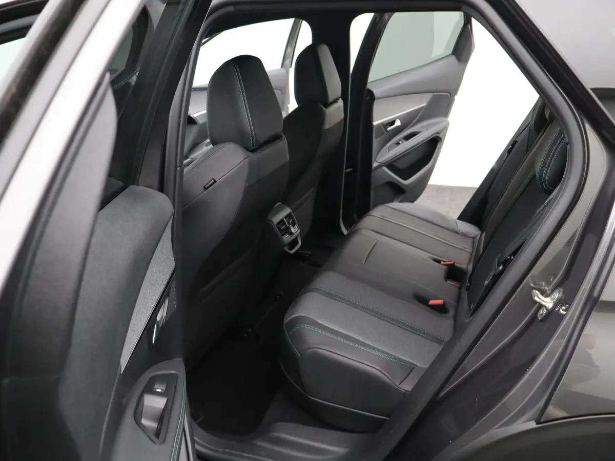 1.6 HYbrid 225 Allure Pack Business Camera | Climate Control | Cruise Control | Navigatie | Parkeersensoren Voor en Achter | Dodehoekbewaking | Half Leder | 18" Lichtmetalen Velgen
