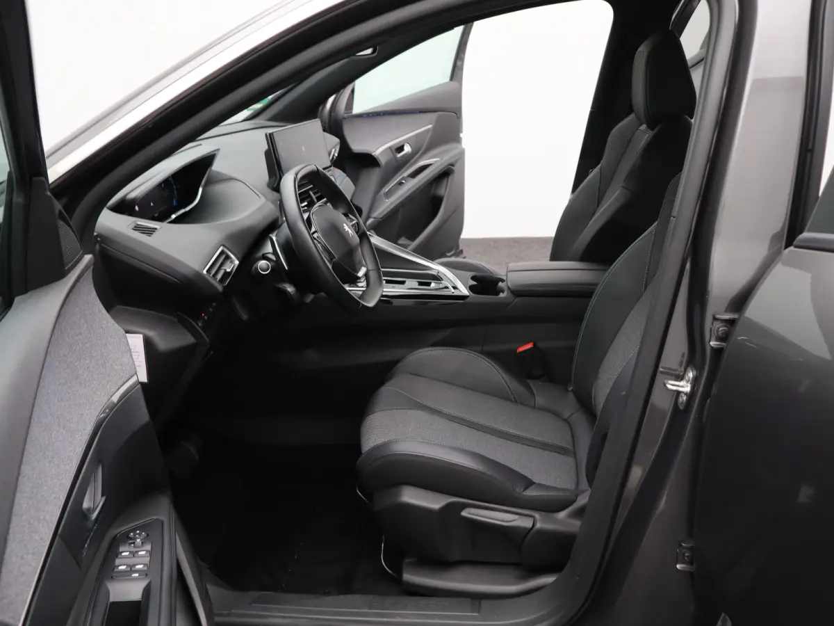 1.6 HYbrid 225 Allure Pack Business Camera | Climate Control | Cruise Control | Navigatie | Parkeersensoren Voor en Achter | Dodehoekbewaking | Half Leder | 18" Lichtmetalen Velgen