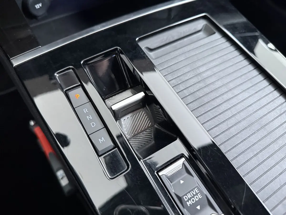 1.2 Turbo GS Trekhaak | All-seasons | Apple Carplay/Android Auto|telefoonintegratie premium | Cruise control adaptief met Stop&Go | Electronic climate controle