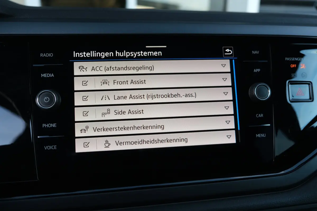 1.0 TSI 2x R-Line 110PK DSG Pano IQ Matrix Cam Navi ACC Virtual