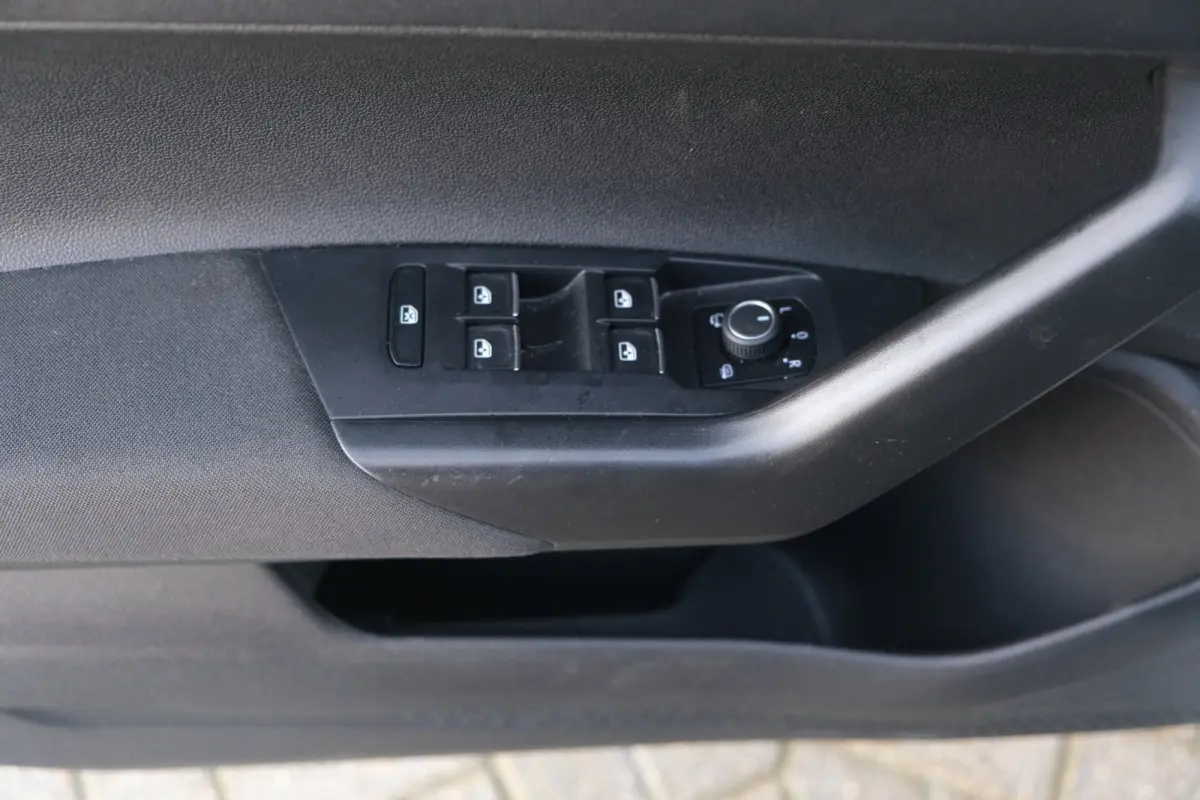 1.0 TSI 2x R-Line 110PK DSG Pano IQ Matrix Cam Navi ACC Virtual