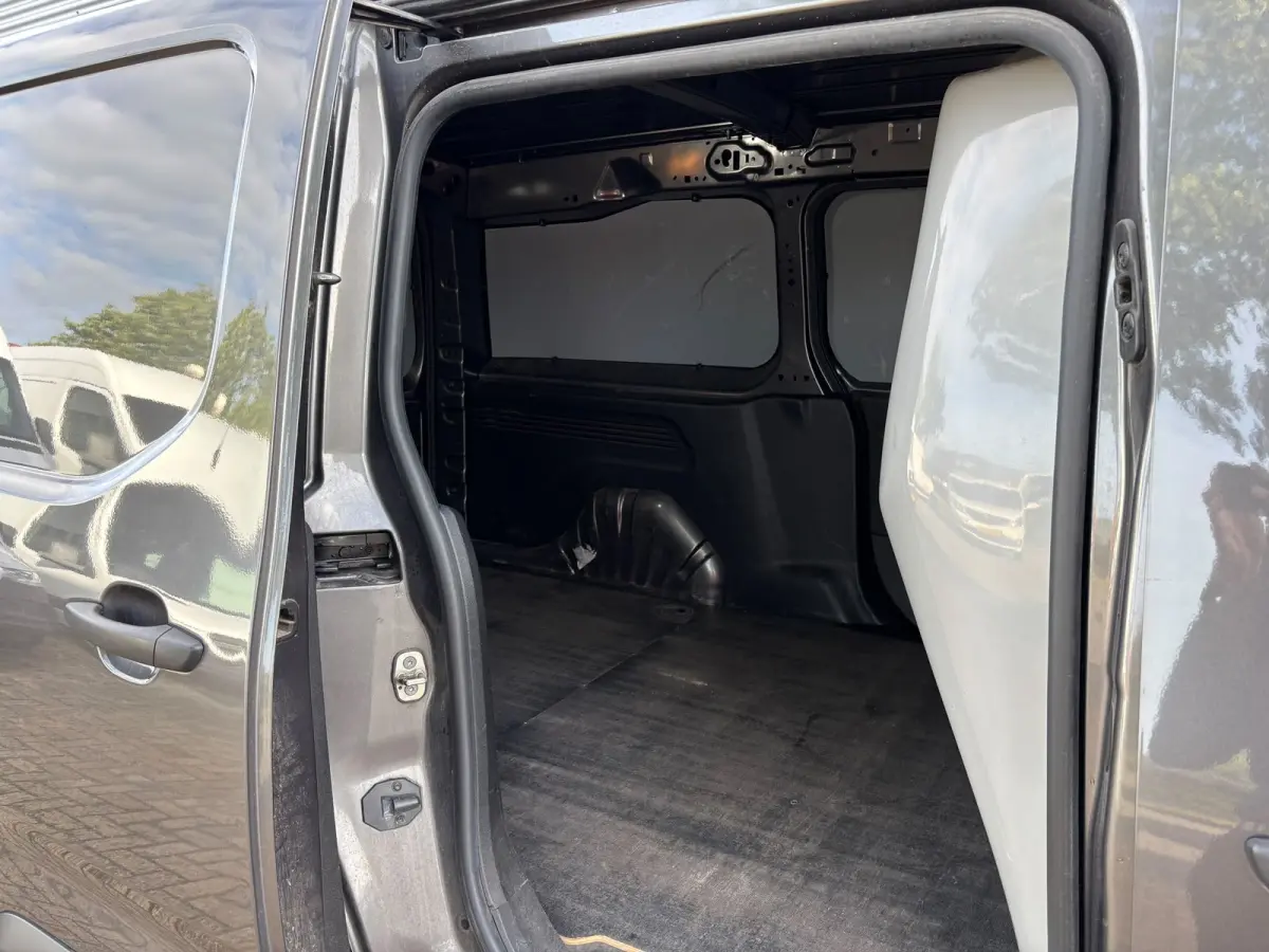 1.5 D-4D Live | Automaat | Apple Carplay | Parkeersensoren | Dubbele Schuifedur