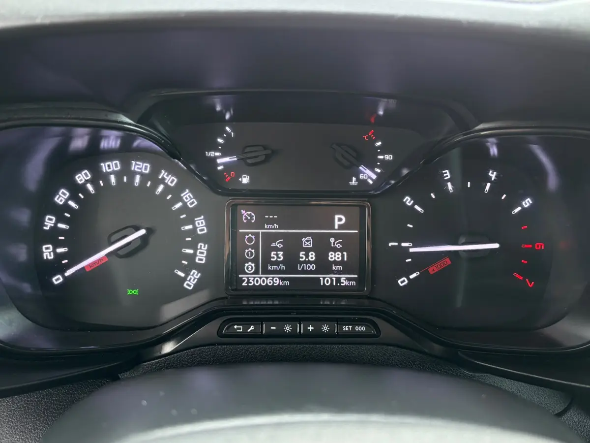 1.5 D-4D Live | Automaat | Apple Carplay | Parkeersensoren | Dubbele Schuifedur