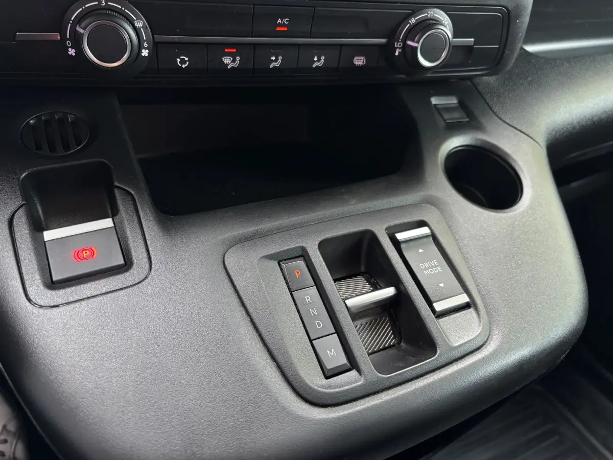 1.5 D-4D Live | Automaat | Apple Carplay | Parkeersensoren | Dubbele Schuifedur