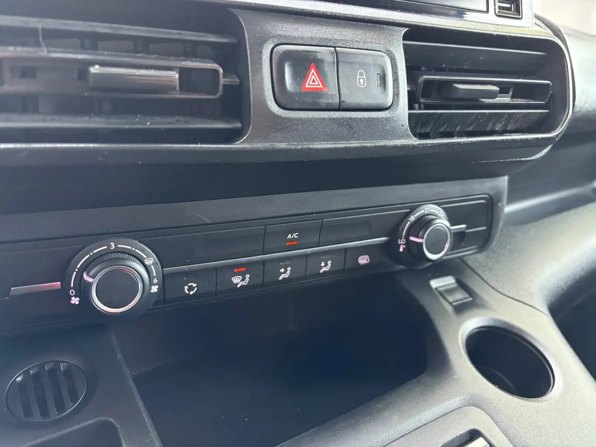 1.5 D-4D Live | Automaat | Apple Carplay | Parkeersensoren | Dubbele Schuifedur
