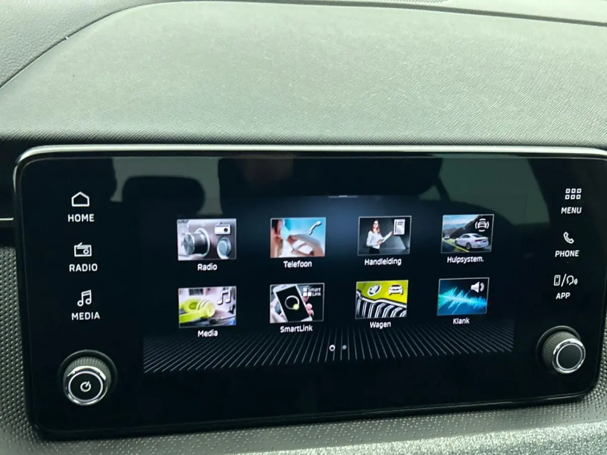 1.0 TSI Business Edition Automaat Navigatie Climate control Cruise control LED Keyless Start  Achteruitrijcamera Parkeersensoren Apple Carplay/ Android Auto Radio