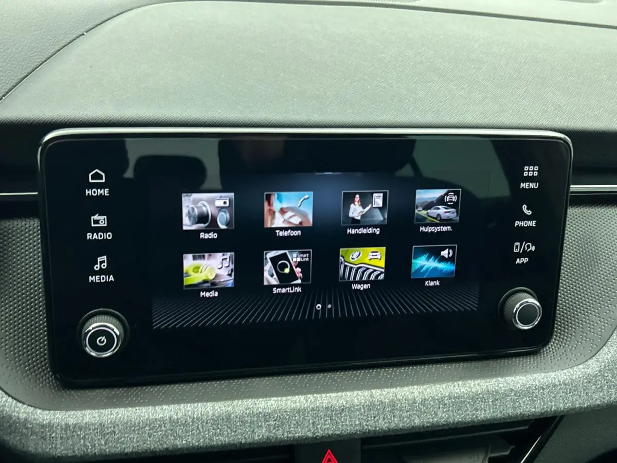 1.0 TSI Business Edition Automaat Navigatie Climate control Cruise control LED Keyless Start  Achteruitrijcamera Parkeersensoren Apple Carplay/ Android Auto Radio