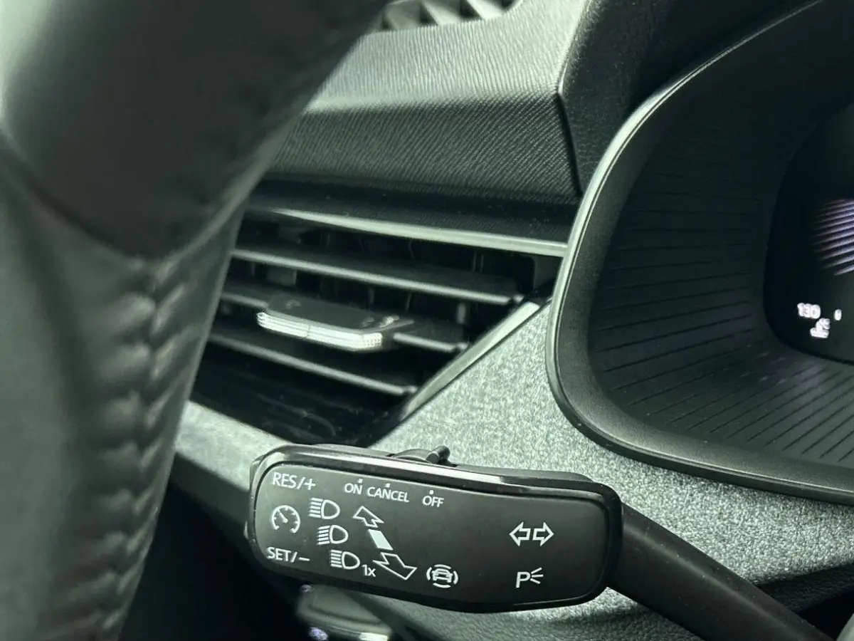 1.0 TSI Business Edition Automaat Navigatie Climate control Cruise control LED Keyless Start  Achteruitrijcamera Parkeersensoren Apple Carplay/ Android Auto Radio