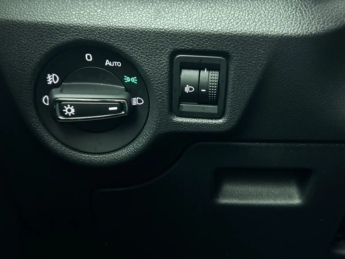 1.0 TSI Business Edition Automaat Navigatie Climate control Cruise control LED Keyless Start  Achteruitrijcamera Parkeersensoren Apple Carplay/ Android Auto Radio