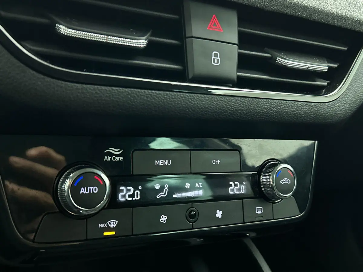 1.0 TSI Business Edition Automaat Navigatie Climate control Cruise control LED Keyless Start  Achteruitrijcamera Parkeersensoren Apple Carplay/ Android Auto Radio