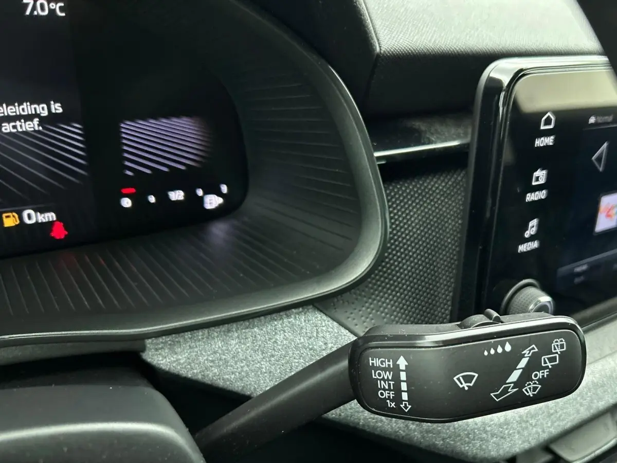 1.0 TSI Business Edition Automaat Navigatie Climate control Cruise control LED Keyless Start  Achteruitrijcamera Parkeersensoren Apple Carplay/ Android Auto Radio