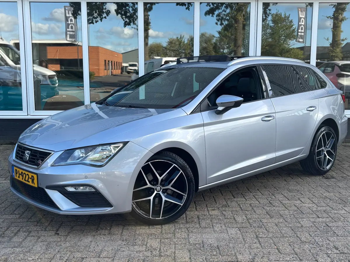 2.0 TDI FR Business Intense | Trekhaak | Pano | Apple Carplay | Sfeerverlichting