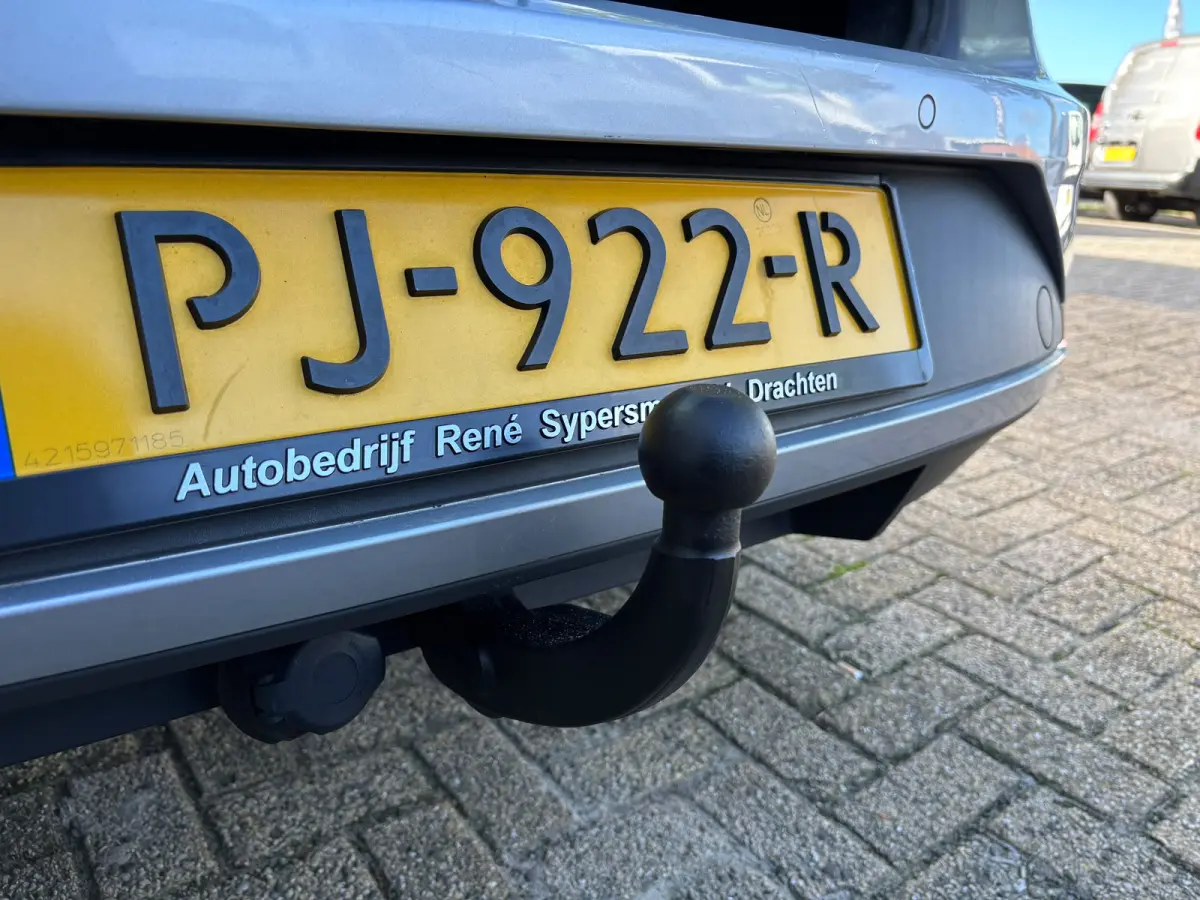 2.0 TDI FR Business Intense | Trekhaak | Pano | Apple Carplay | Sfeerverlichting