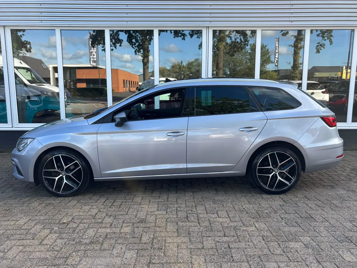 2.0 TDI FR Business Intense | Trekhaak | Pano | Apple Carplay | Sfeerverlichting