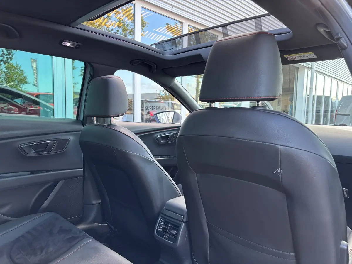 2.0 TDI FR Business Intense | Trekhaak | Pano | Apple Carplay | Sfeerverlichting